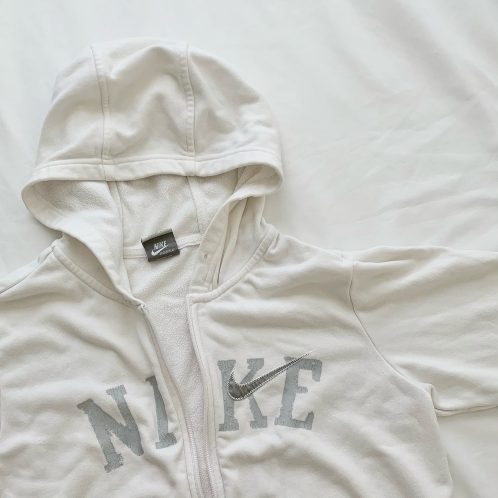 VINTAGE WHITE NIKE JACKET